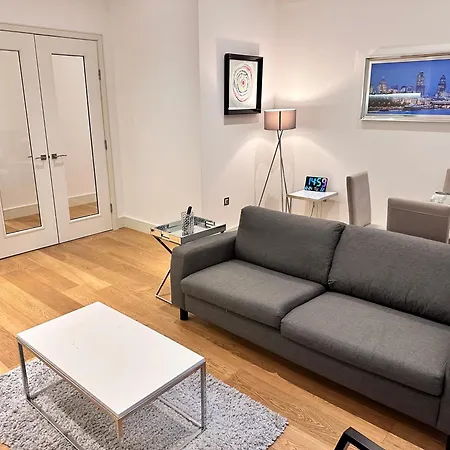Apartment-Sleeps3-Hottub-Patio